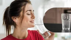 Varför du bör dricka ett glas varmt vatten varje morgon: den fantastiska nyttan med denna enkla vana