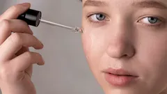 Rynkor försvinner som snö i solsken: Denna naturliga olja ljusar upp huden och återger dess lyster