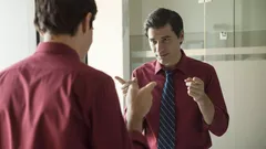 Pratar du ständigt med dig själv? Psykologin förklarar vad det betyder