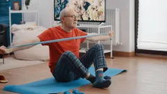 Bästa träningsprogrammet för äldre att göra hemma – garanterad energikick