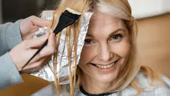 Se 10 år yngre ut med rätt hårfärg: Nyanserna som föryngrar ditt ansikte