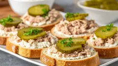 Snabbt pålägg på bröd på 5 minuter: receptet som hjälper dig varje morgon