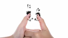 Fyra kraftfulla meningar som förvandlar ett bråk till ett lugnt samtal – psykologens tips du kan använda direkt