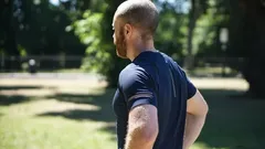 Så får du mycket större axlar: de bästa kettlebellövningarna från tränare